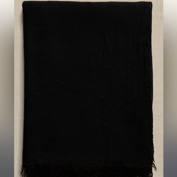 Banana Republic Black Scarf - Picture 5 of 5